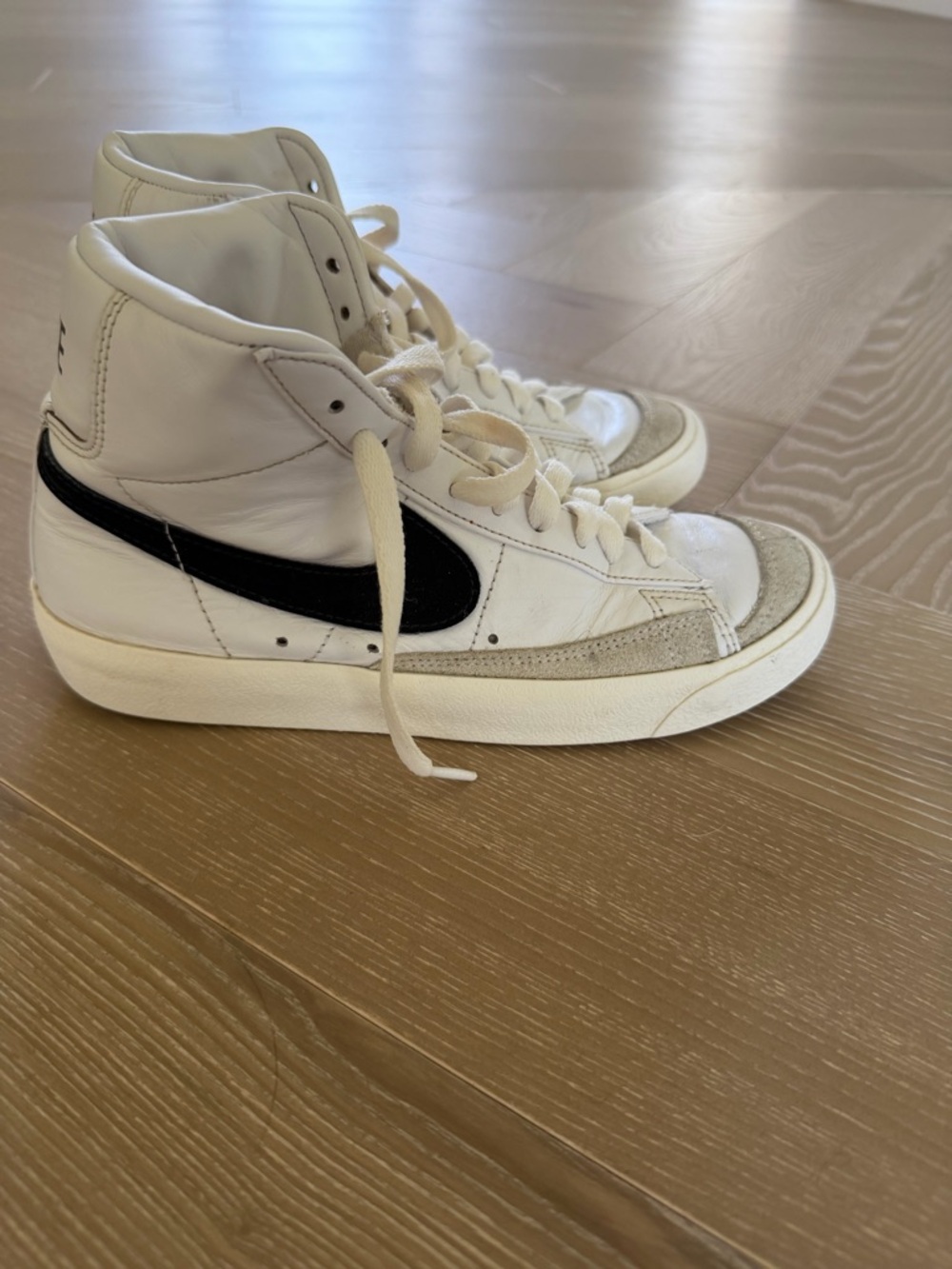Nike Mid Blazer 77 size 6
